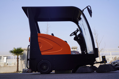 工廠使用榮事達掃地車都有哪些優(yōu)勢 工廠使用榮事達掃地車都有哪些優(yōu)勢.jpg