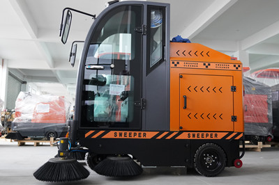 榮事達(dá)駕駛式掃地機(jī)值不值得買 榮事達(dá)駕駛式掃地機(jī)值不值得買.jpg